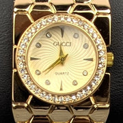 Elegant Golden Ladies Quartz Watch with Crystal Bezel – Premium Bracelet Design (Golden Dial)