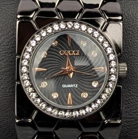 Stylish Black Ladies Quartz Watch with Crystal Bezel – Premium Bracelet Design