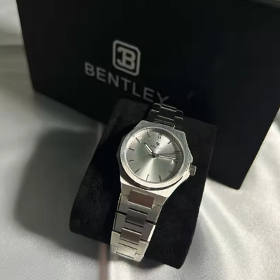 Stylish Analog Quartz Wristwatch
