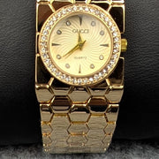 Elegant Golden Ladies Quartz Watch with Crystal Bezel – Premium Bracelet Design (Golden Dial)